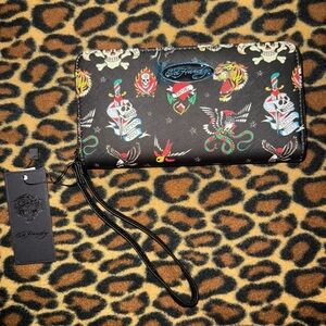 NWT ED HARDY LOVE KILLS SLOWLY ICONIC TATTOO WALLET WRISTLET